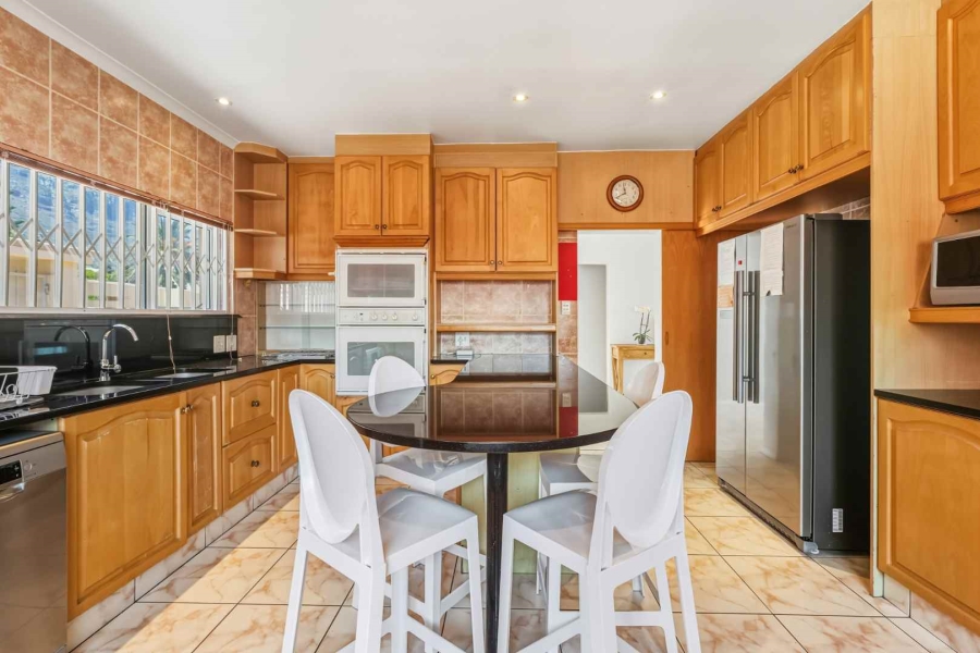 To Let 4 Bedroom Property for Rent in Camps Bay Western Cape